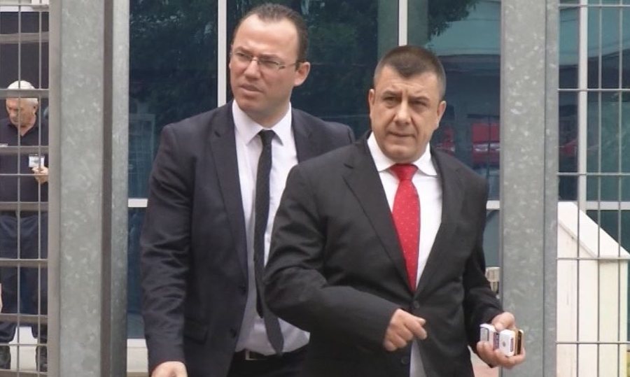 Frroku nga burgu kërkon drejtësi: Thirrni Altin Dumanin!