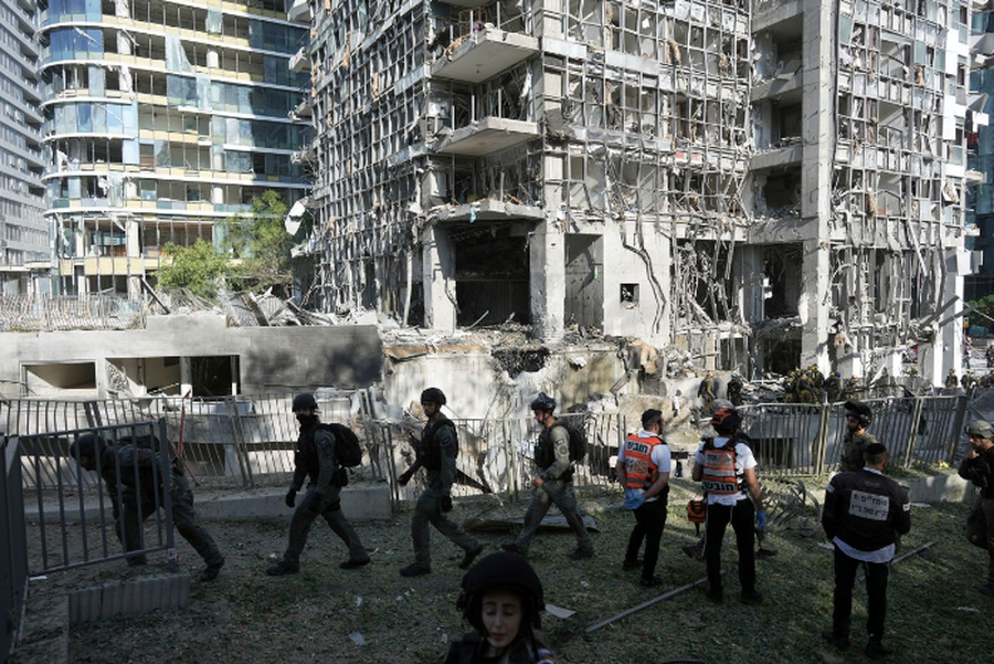 Bombardimet vazhdojnë, Irani sulm me 20 raketa balistike, Izraeli godet