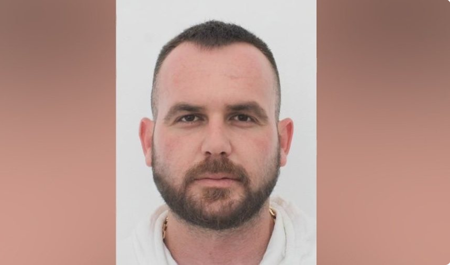 Dhunoi policin e burgut se nuk i kishte trajtuar mirë shokun, del FOTO e