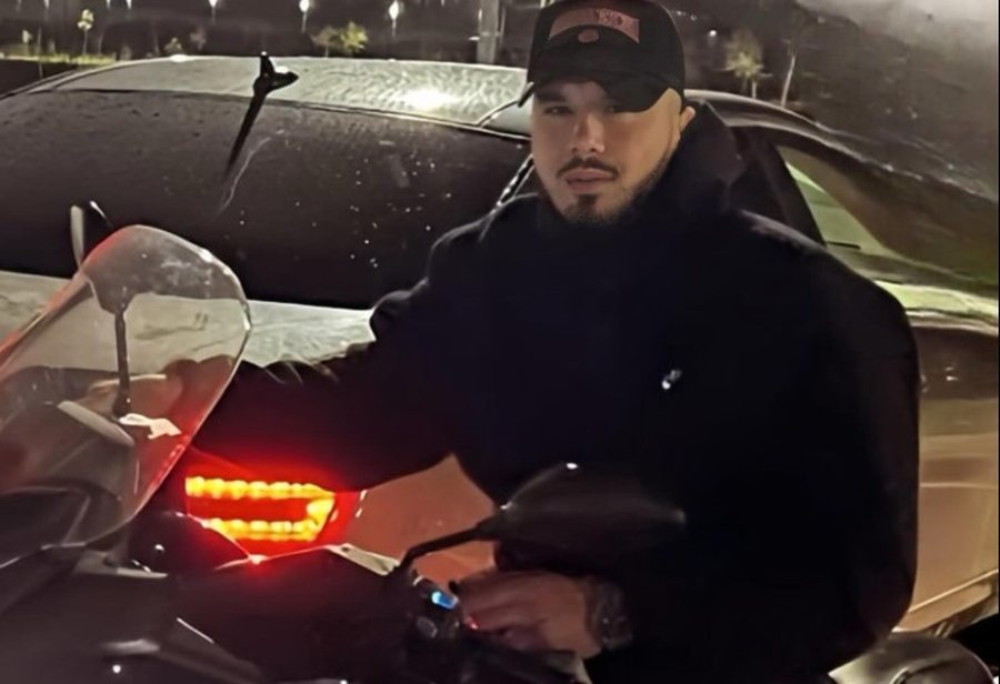 U merrte para vajzave duke i mashtruar, policia shpall në kërkim 20