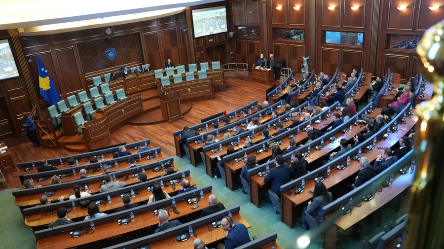Politikanët "abuzojnë" me vakumin kushtetues për
