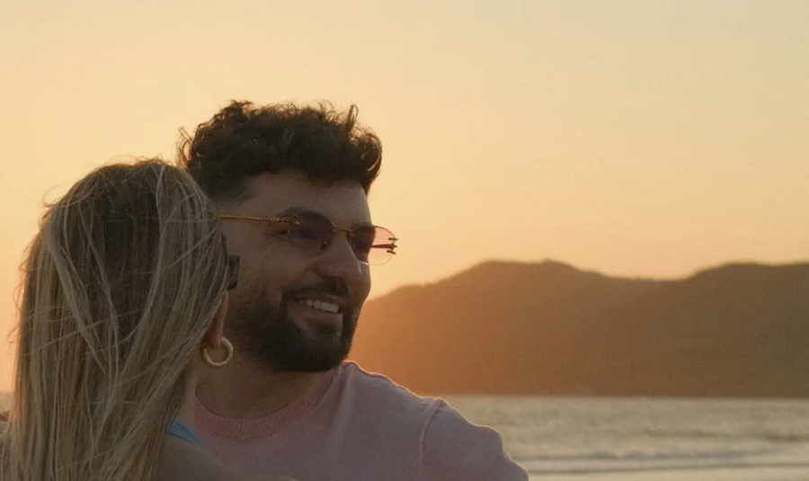 Olsi Bylyku publikon foto romantike me partneren, por një detaj tjetër
