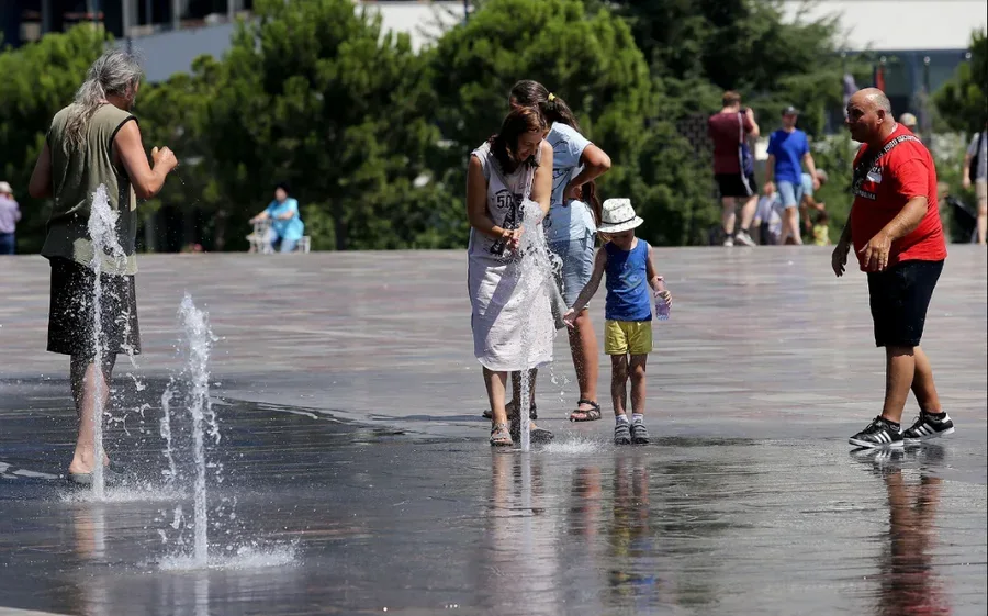 Temperatura deri në 40 gardë/ ‘Ferri mbi tokë