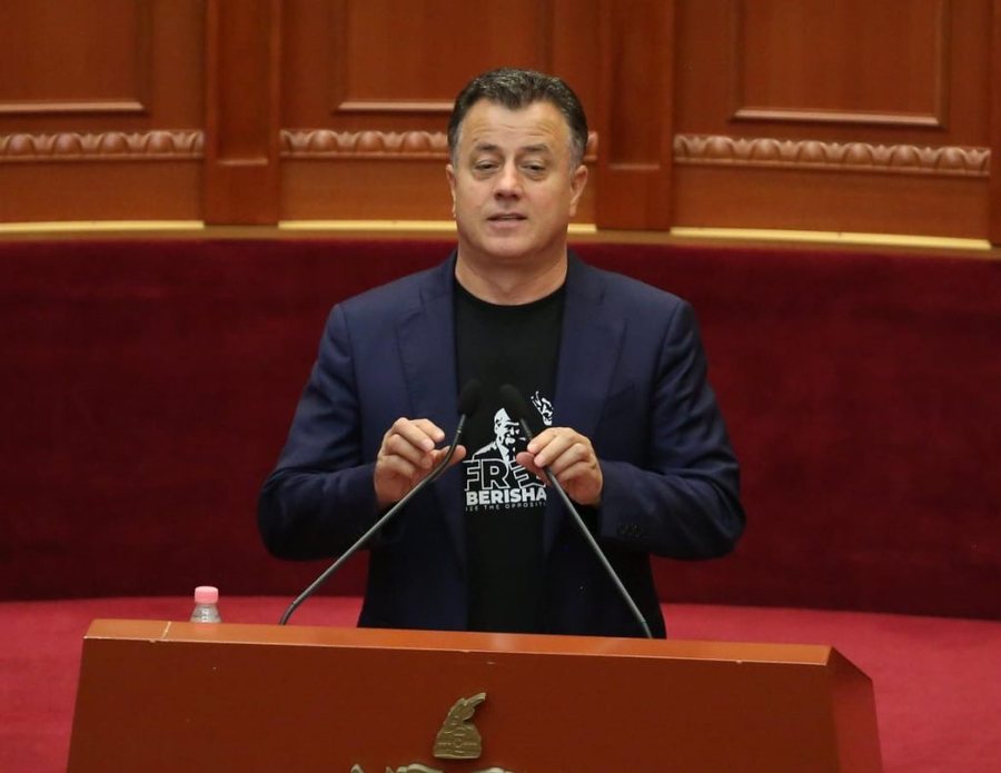 Punonjësi i burgut të Peqinit padit Flamur Nokën për shpifje