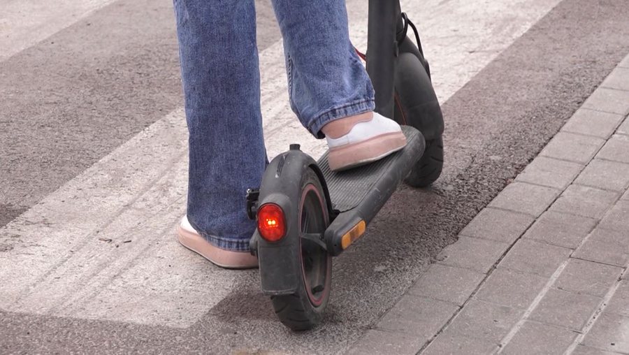 Monopatinat që po shkaktojnë tragjedi: Shifrat alarmante nga Spitali