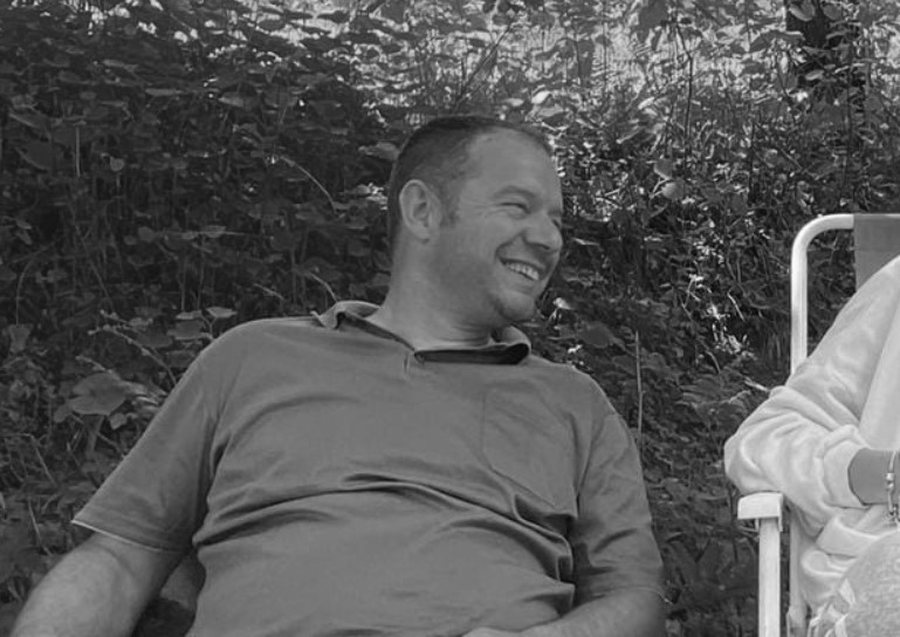 Trishtim në Korçë: një vit pas babait, ndërron