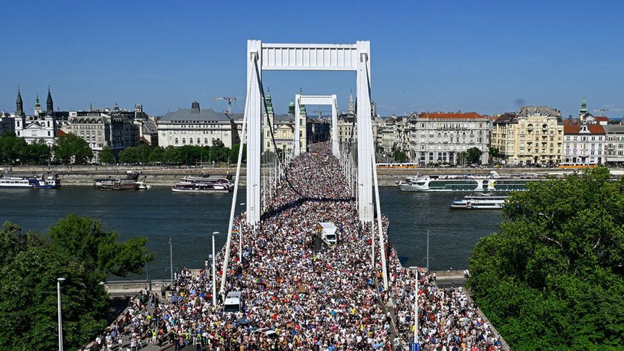 Budapest Pride shndërrohet në protestë anti-Orban. 200,000