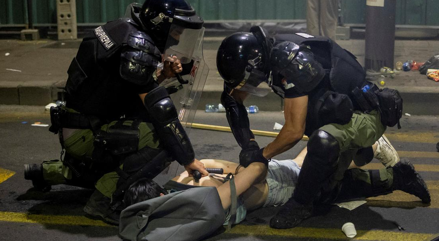 "Luftë" në Serbi / 48 oficerë policie të plagosur