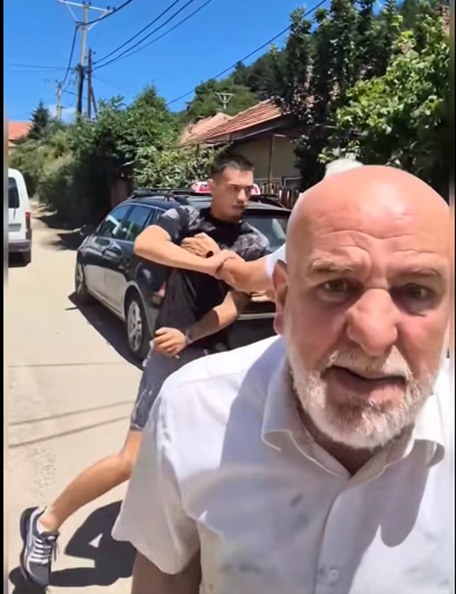 VIDEO / Përleshje mes shqiptarëve dhe serbëve në