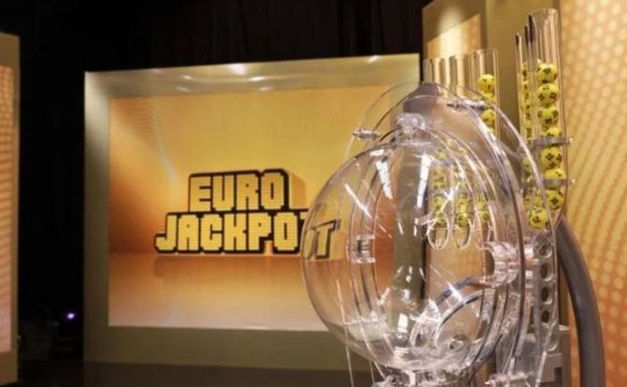 Shakaja pa kripë/ Mijëra norvegjezë në delir të bindur