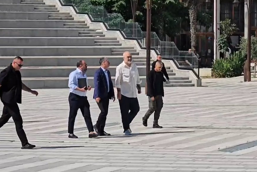 Rama “shkund” bashkinë e Vlorës, kërkon shkarkimin e
