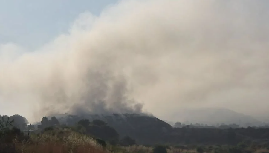 Elbasani "i mbytur" nga djegia e mbetjeve të landfillit prej 4