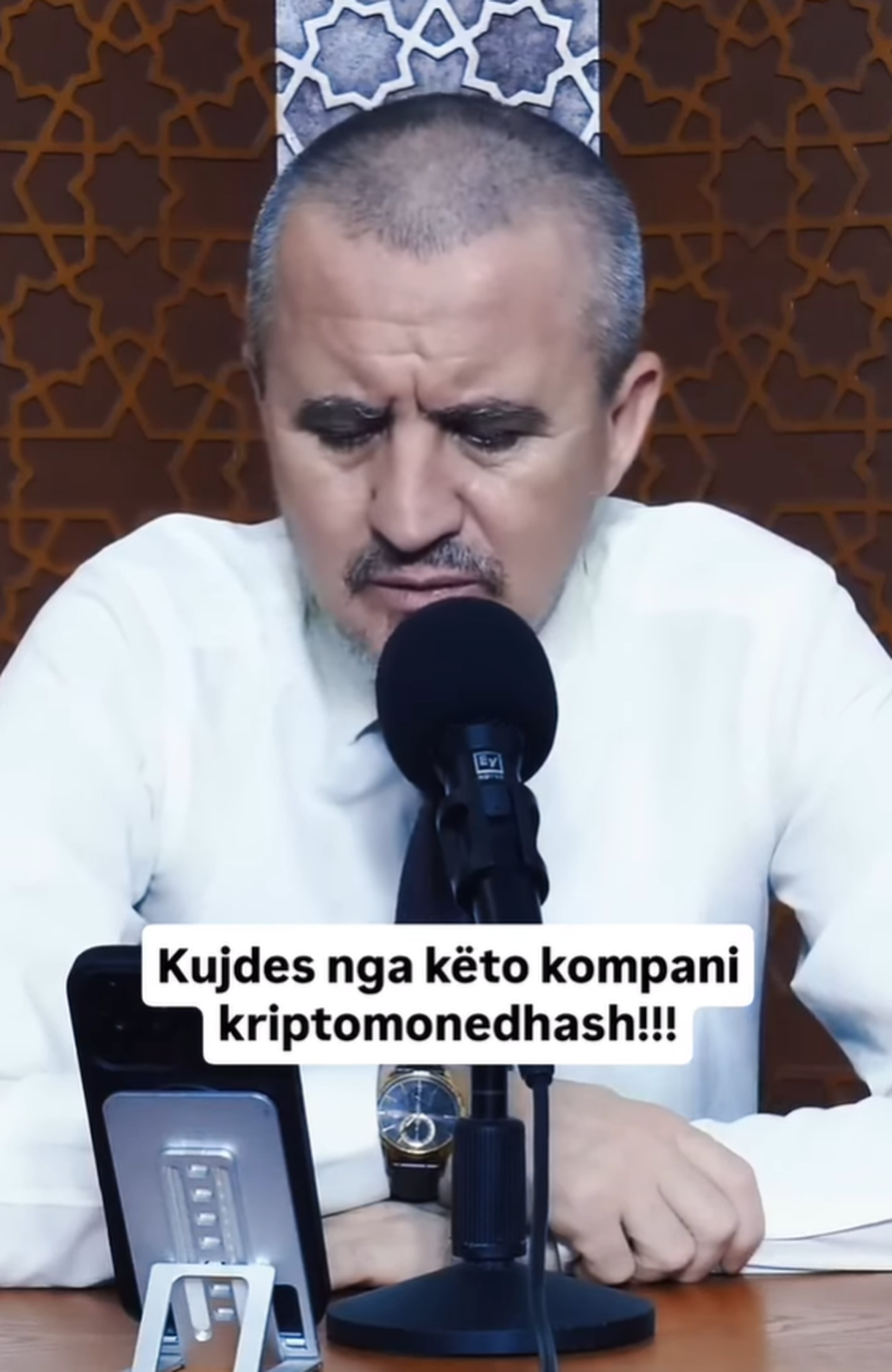 “Sudja moderne” me skemën piramidale “XUEX’ në