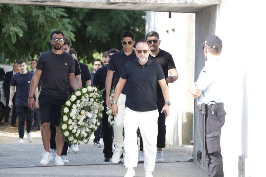 SKANDALI/ Tifozët përdhosin varret e Diogo Jotës dhe vëllait