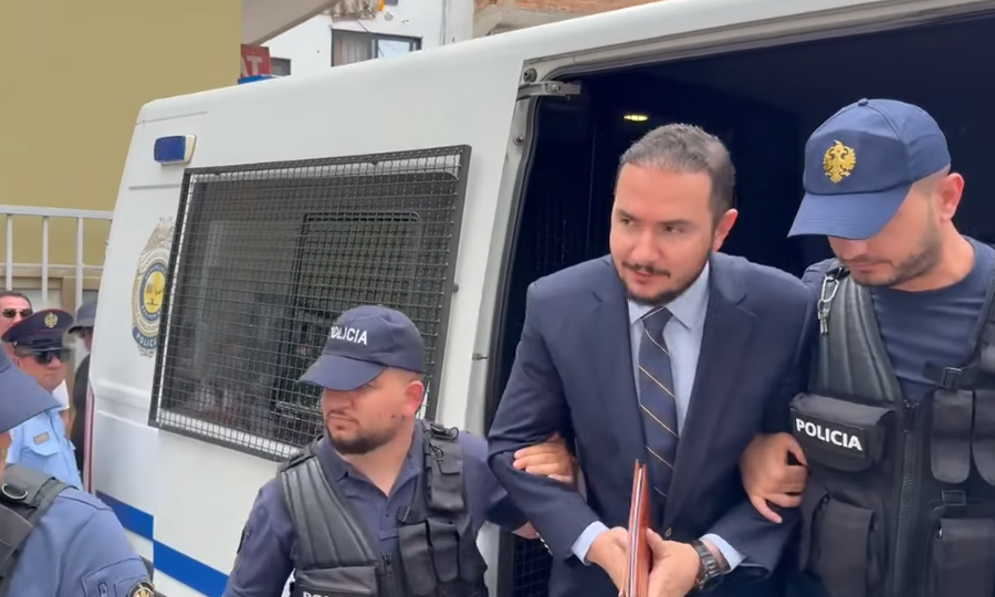 Salianji lirohet nga qelia pas 9 muajsh burg, njofton konferencë për