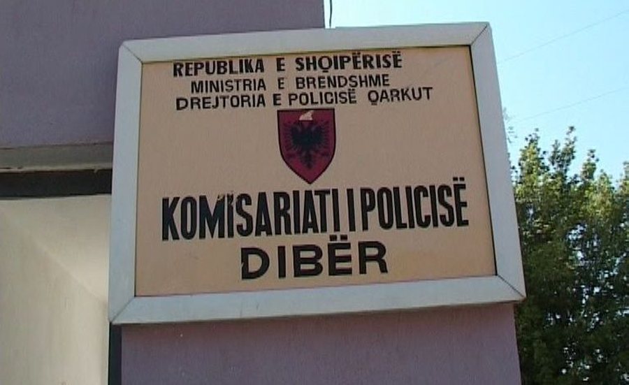 Plagosje me thikë në bulevard. Një i ri përfundon në