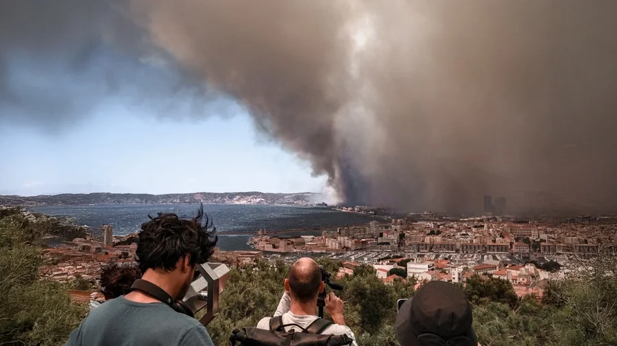 VIDEO/ Pamje apokaliptike nga zjarri pranë Marsejës, autoritetet u