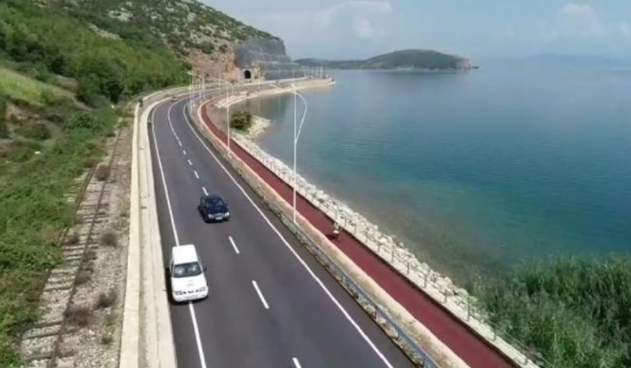Aksident tragjik në Pogradec, makina përfundon në liqen, humb