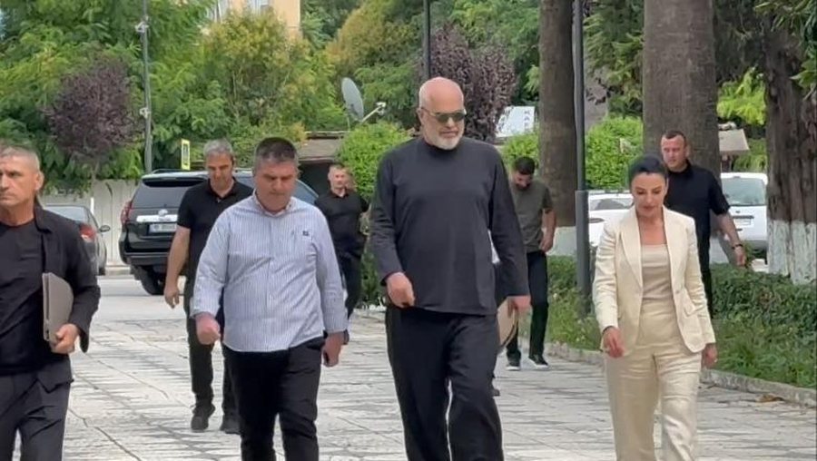 Drejtorët e Bashkisë së Fier japin dorëheqje,