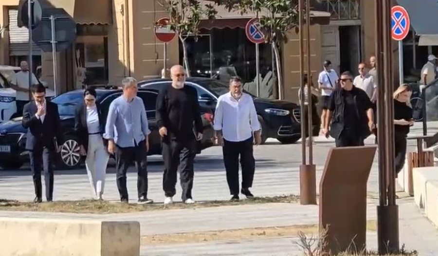 Kryeministri shkarkon, kryebashkiaku rekruton: Kush do të drejtojë