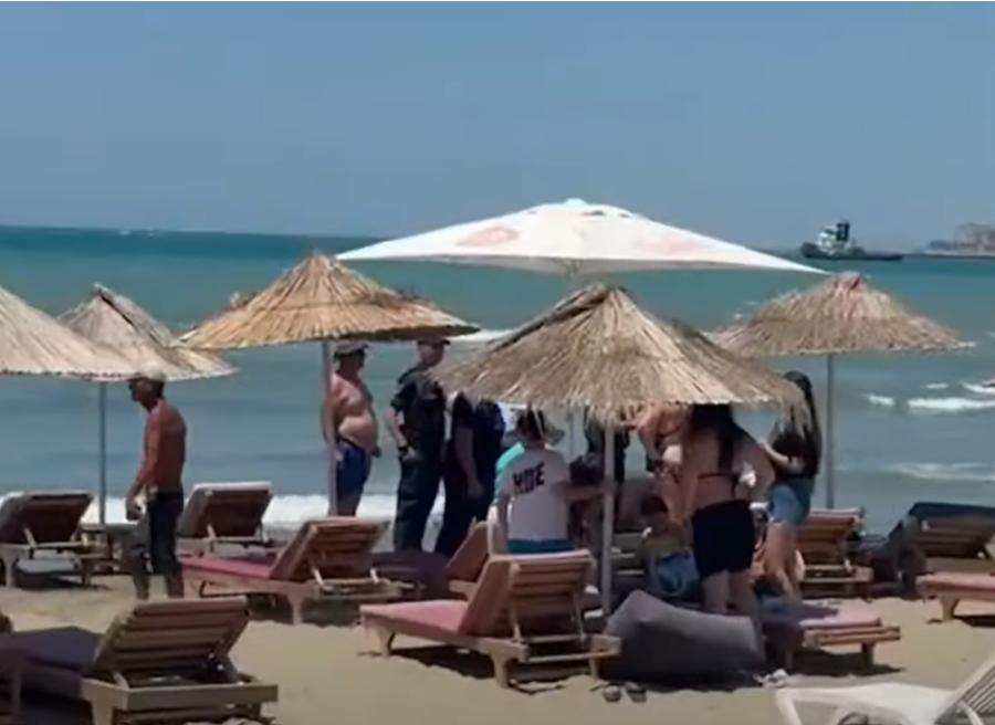 Mbytet turistja në Vlorë, intubohet e bija! Plazhi privat pa