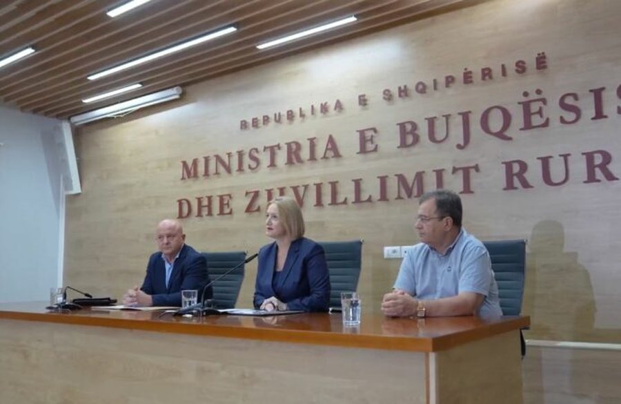 Rama kërkoi shkrirjen e AKU-së, Ministrja Denaj pezullon