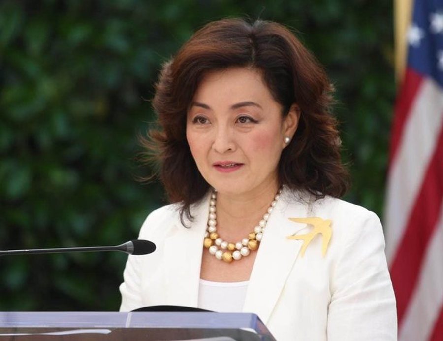 DASH: Ambasadorja Yuri Kim nuk është pushuar nga puna