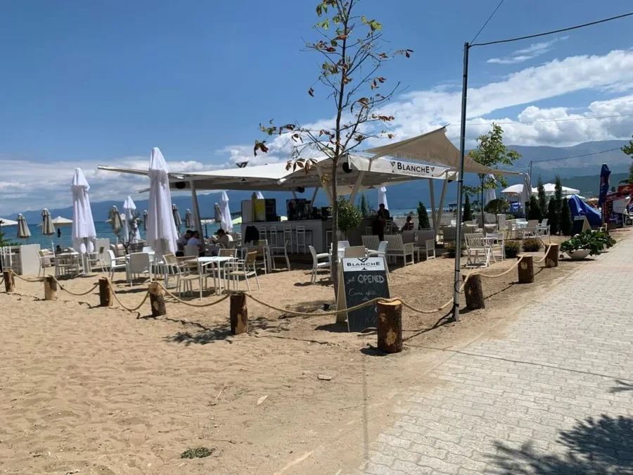 Skandali në Pogradec – Drejtorët shfrytëzojnë