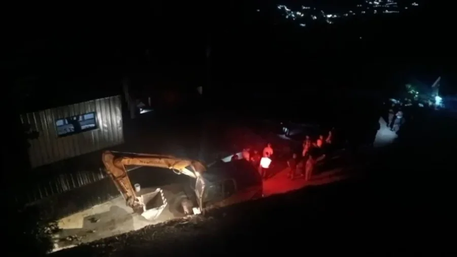 Thethi nuk gjen qetësi! Banorët futen në banesë, nuk