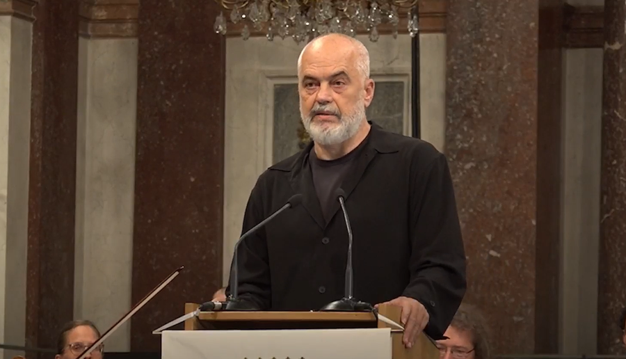 "Le të jemi aq të çmendur sa mbreti Ludvig për ta