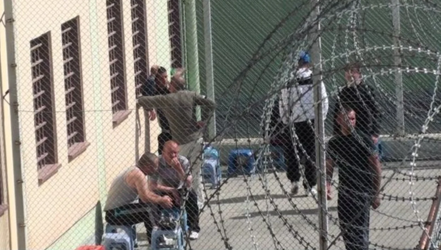Safet Bajri e Laert Haxhiu takime në qeli me vajzat e