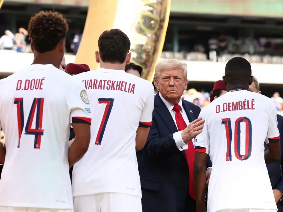 (FOTO) Trump i sëmurë? Pamjet e tij të fundit në stadium