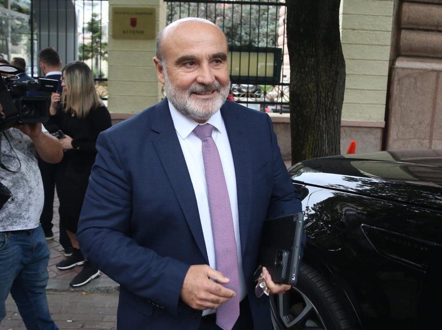 Edhe pse u rendit i dyti në listë, Vullnet Sinaj del kundër