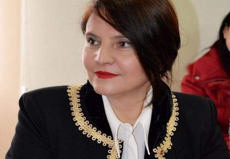 Skandali i takimeve speciale të vajzave të showbizz-it me