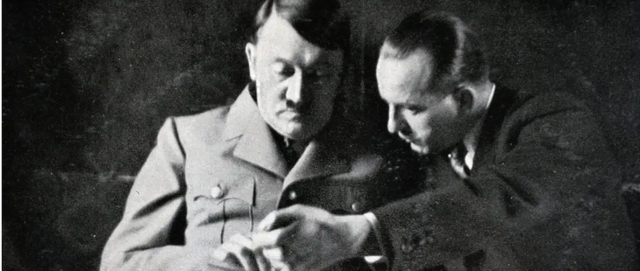 100 vjet "Mein Kampf" / Adolf Hitleri është