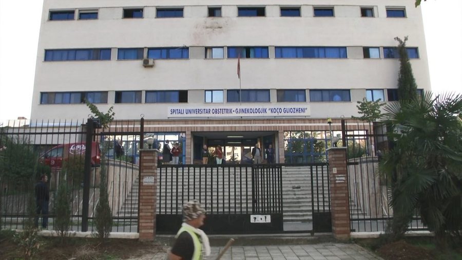 Foshnja e sapolindur ndërron jetë në maternitetin