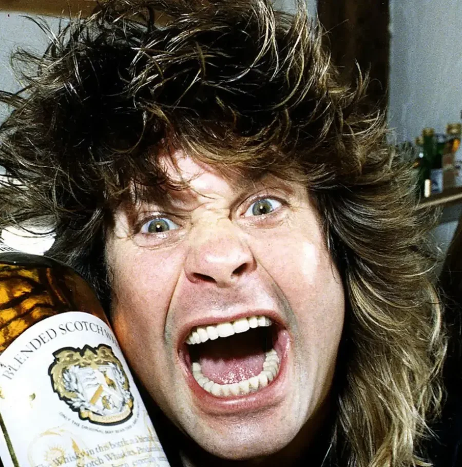 Ozzy Osbourne: Fytyrat e ndryshme të "Kumbarit të Heavy