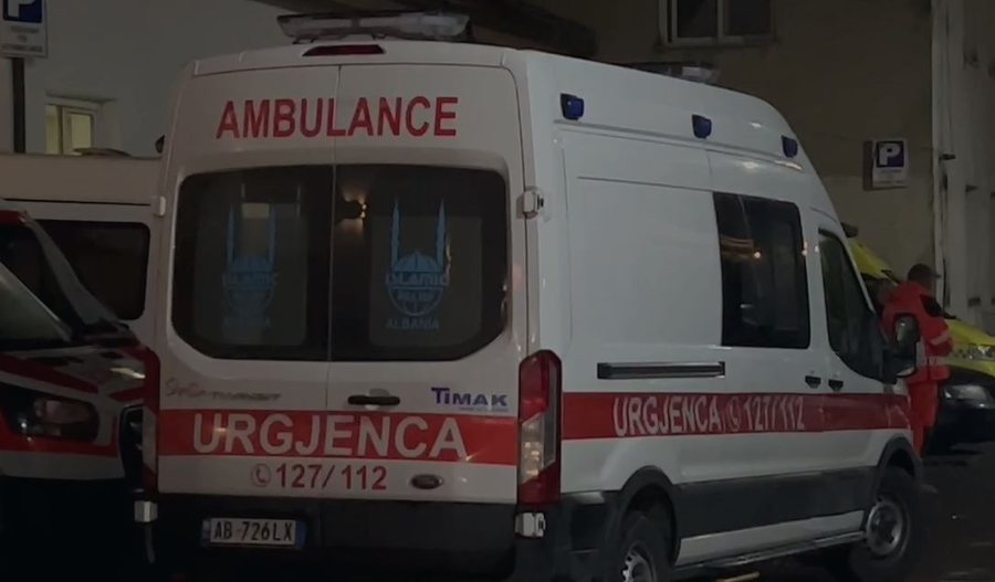 E rëndë/ Babai përplas 4-vjeçaren aksidentalisht në