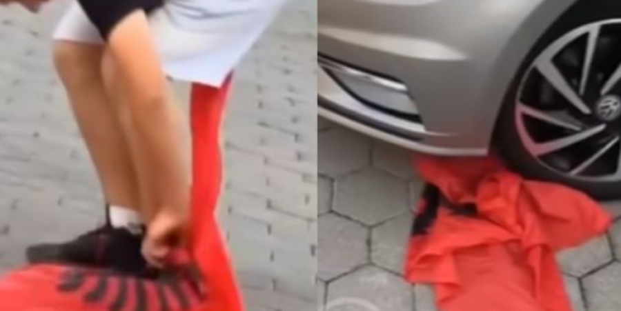 PAMJET/ Dy të mitur në Kosovë grisin dhe përdhosin flamurin