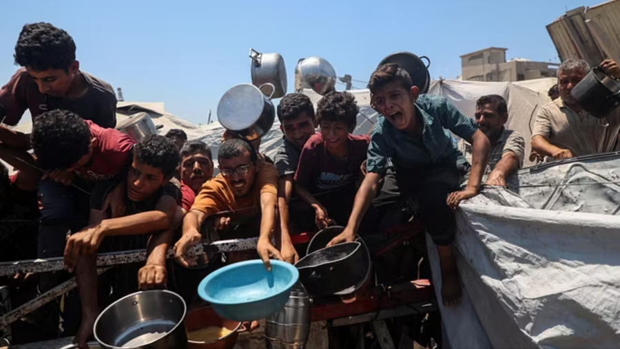 Londra, Parisi, Berlini premtojnë ndihma nga ajri për Gazen