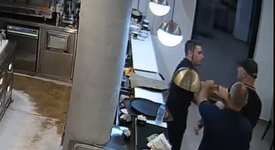 VIDEO/ Skandal në Vlorë: Ish-efektivi i policisë dhe një
