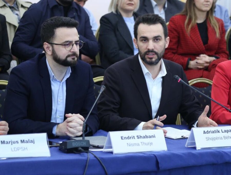 “Kamikaz”- Adriatik Lapaj nuk përmbahet ndaj Shabanit: Më