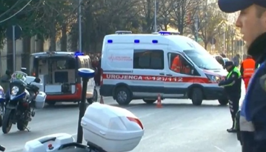Aksident në Bulevardin "Dëshmorët e Kombit", i