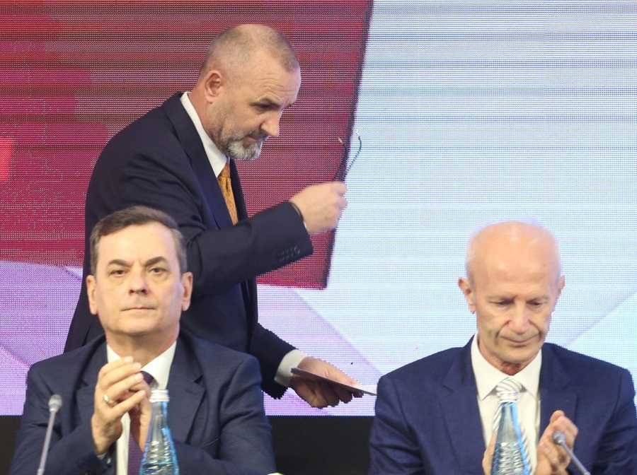 Tre vjet burg nëse tallesh dhe përbuz