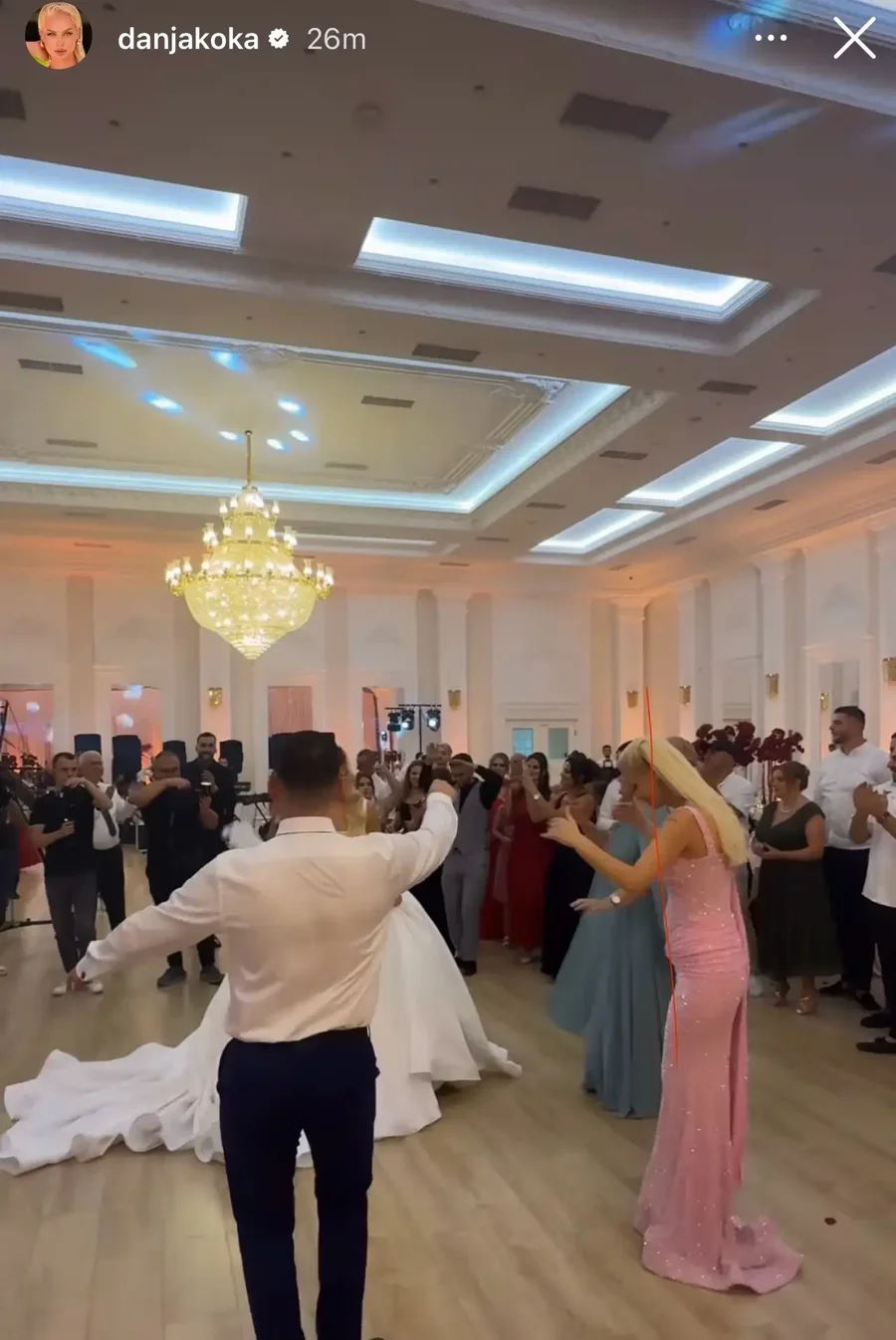 FOTO/ Danja Koka në pritje të ëmbël?