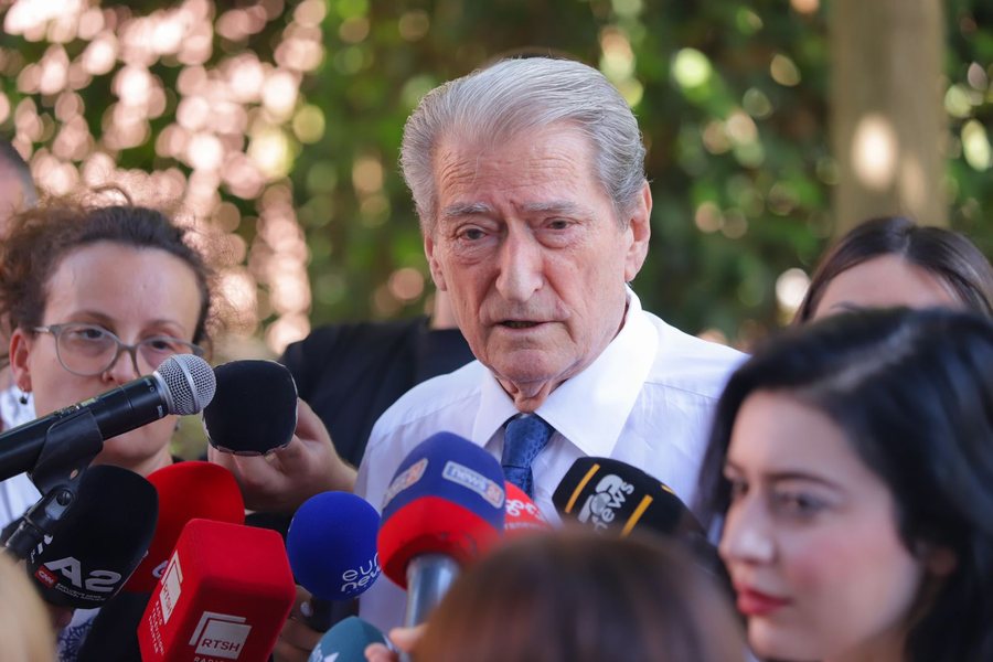 "E kanë keqtrajtuar", Berisha 'i del në mbrojtje'