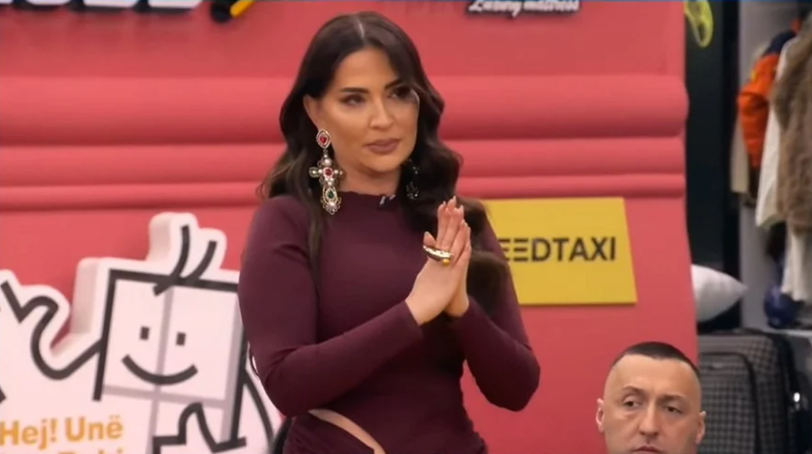 FOTO/ Rozana ti je? Këngëtarja pëson ndryshim drastik në