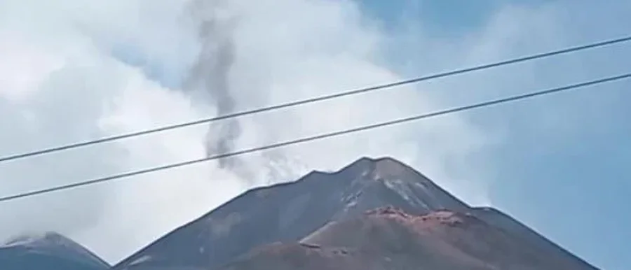 Shpërthen sërish Etna, llavë vullkanike në 3,000 metra