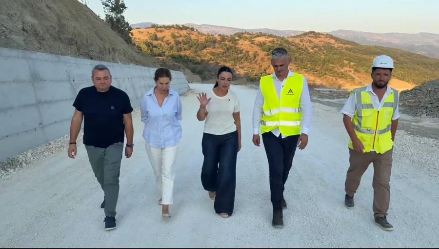 Zv.kryeministrja Balluku inspekton aksin rrugor Berat–Ballaban: Punimet po