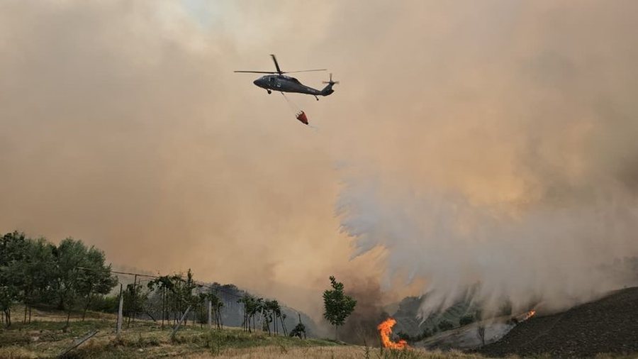 Shqipëria në flakë, 30 vatra zjarri aktive në vend. Vdes